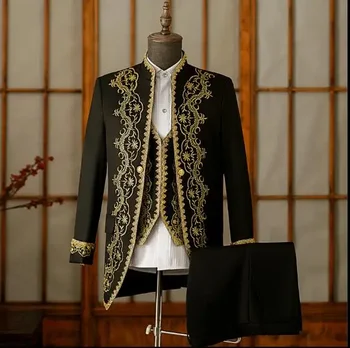 Europos princo stiliaus rūmų kostiumas Viduramžių vyrų oficialios aprangos scena apima švarko liemenės kelnes