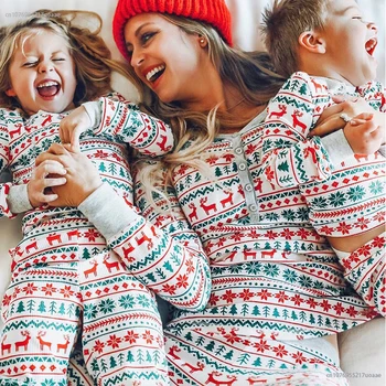Kalėdinės pižamos Šeimos atitikimas 2024 Naujieji metai Tėvas Mama Vaikai Baby Look Drabužių komplektas Tėtis Mama Ir Dukra Sūnus Pižamos apranga