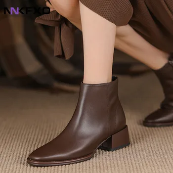 Naujo prekės ženklo moterų žemų kulniukų batai Stambus smailus pirštas Kulkšnis Chelsea batai 2023 Fad Gladiator moteriški batai Laisvalaikio batai bc7146