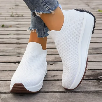 Plius dydžio moteriški platforminiai batai 2023 m Mada Naujas kvėpuojantis tinklelis ant laisvalaikio batų moterims Lauko moterų vaikščiojimo batai